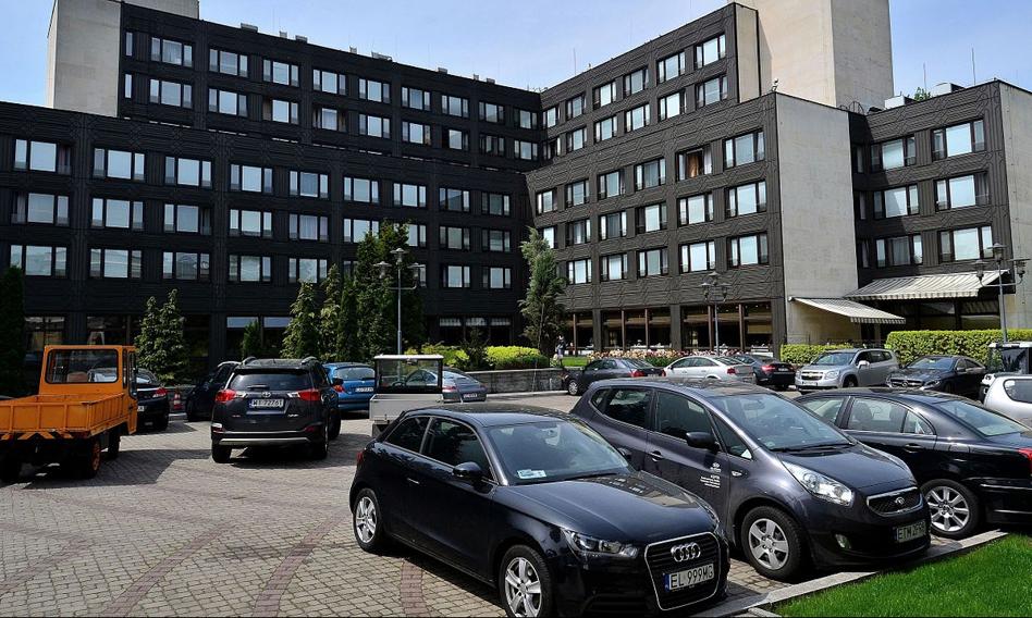 Malowanie ścian, ale bez remontu łazienek. Nowy Dom Poselski - to rzeczywiście remont czy pudrowanie trupa?