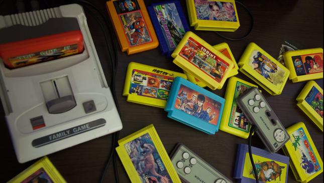 Przykładowy "famiklon" - klon oryginalnej konsoli Nintendo