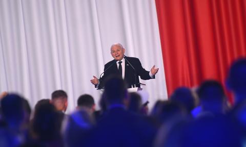 Kaczyński: Rozważamy tanie kredyty na mieszkanie dla młodych rodzin