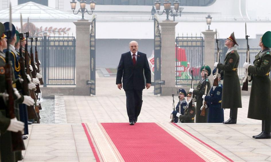 Białoruś: wysoka grzywna dla Niaklajeua za akcję poparcia kupców