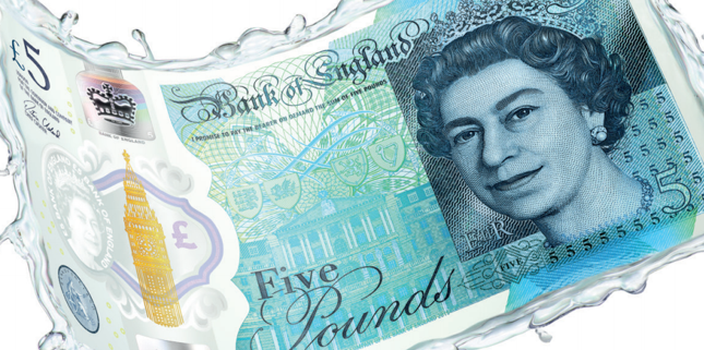 Nowe banknoty pięciofuntowe zawierają substancje odzwierzęce