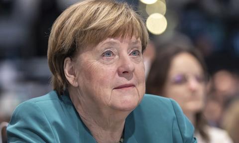 Merkel do migrantów: Głosujcie przeciw AfD. Merz wprowadza twarde zasady dla azylantów