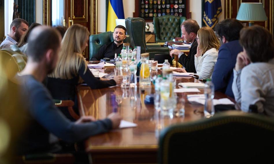 Zełenski dla "GW": musimy znaleźć z Putinem format zakończenia wojny