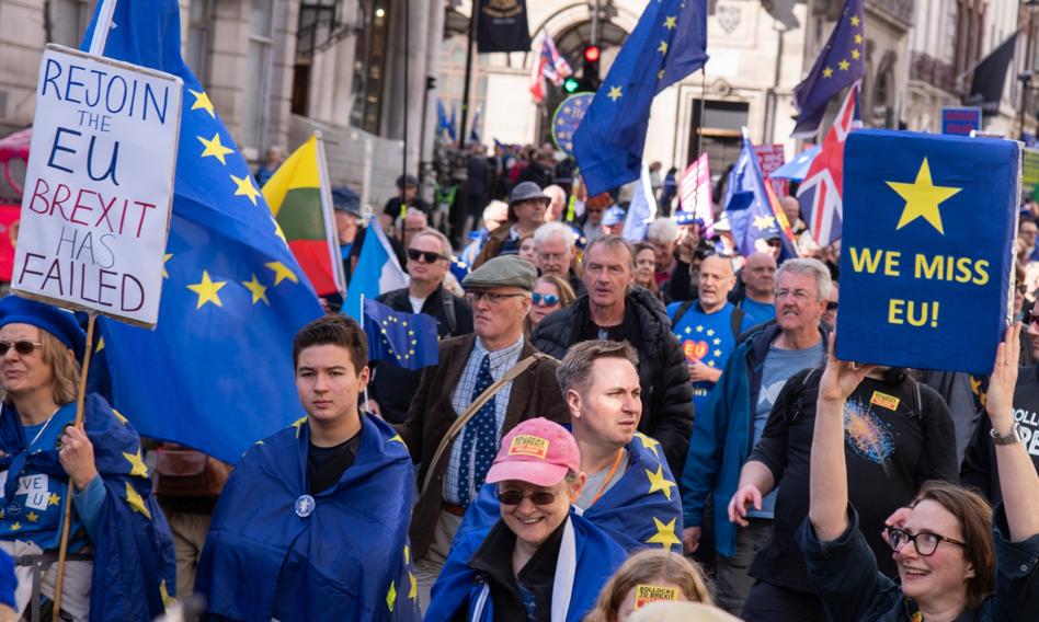 "Wracajcie w każdej chwili”. Francja z otwartymi ramionami kusi brexitowego syna marnotrawnego