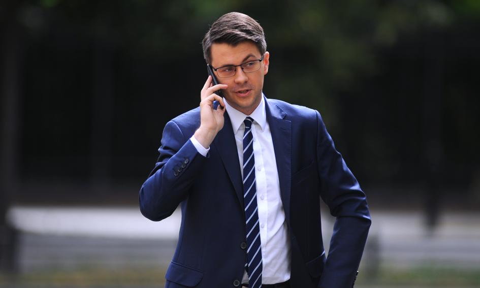 Müller: Nie ma mowy o masowych zwolnieniach w budżetówce