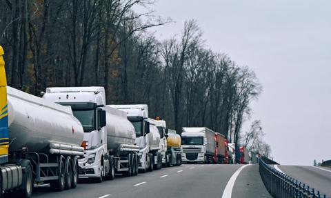 Kierowcy cystern będą pracować dłużej. Rządowa specustawa, by ratować dostawy paliw?