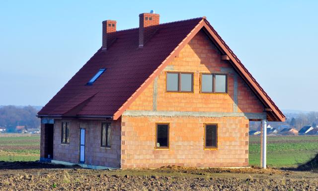 Coraz niższe ceny działek pod budowę domu