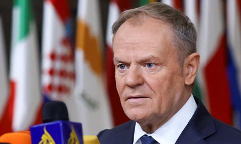 Brak certyfikatów czy dworskie intrygi? Tusk: to walka na śmierć i życie w pałacu