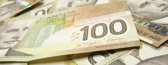 Plastikowe banknoty wygrają z papierem