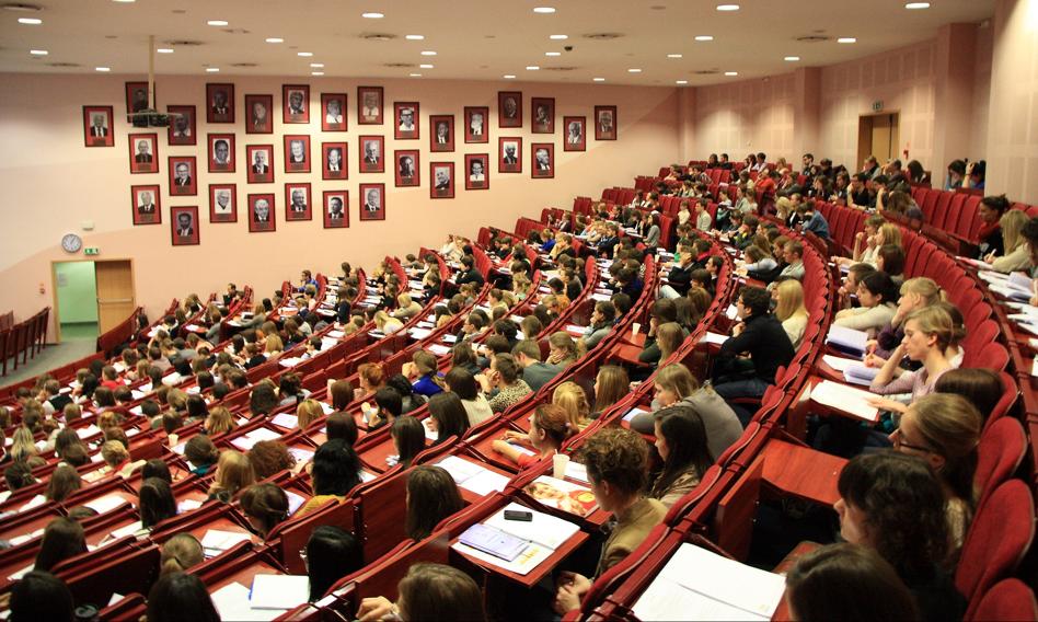 Studenci wracają w mury uczelni