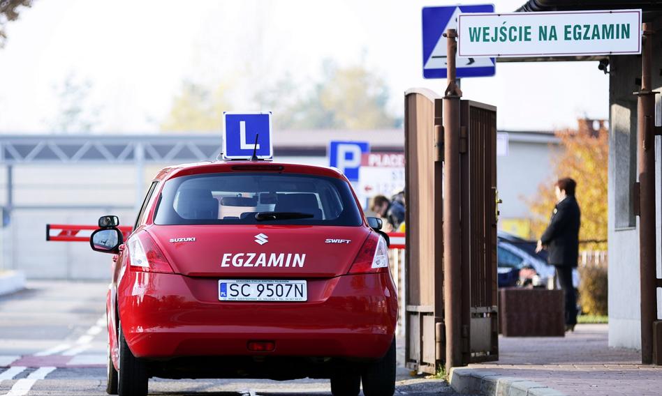 Niepoprawne pytania na egzaminie na prawo jazdy. Resort interweniuje