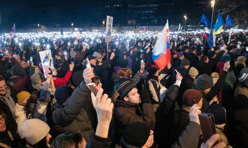 Nasila się kryzys na Słowacji. Opozycja domaga się przedterminowych wyborów