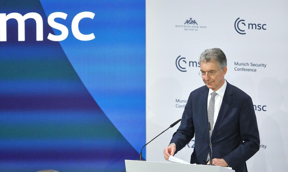 Zaskakujące zakończenie konferencji w Monachium. Jej przewodniczący ocierał łzy