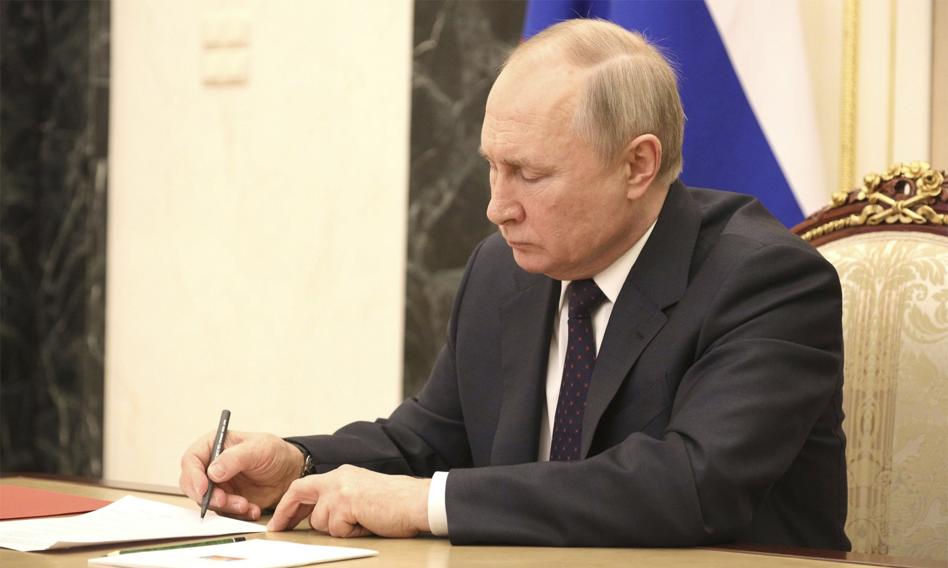 Putin podpisał dekret, nakazujący zagranicznym klientom płatności za gaz w rublach. PGNiG komentuje