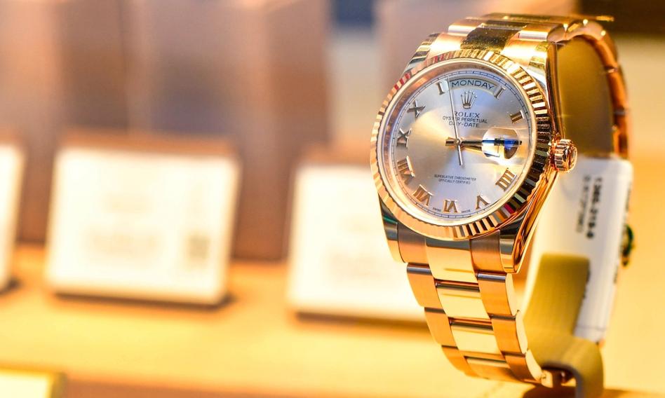 Złote roleksy w cenie. Cenę podbija złoto, a dobije Trump?