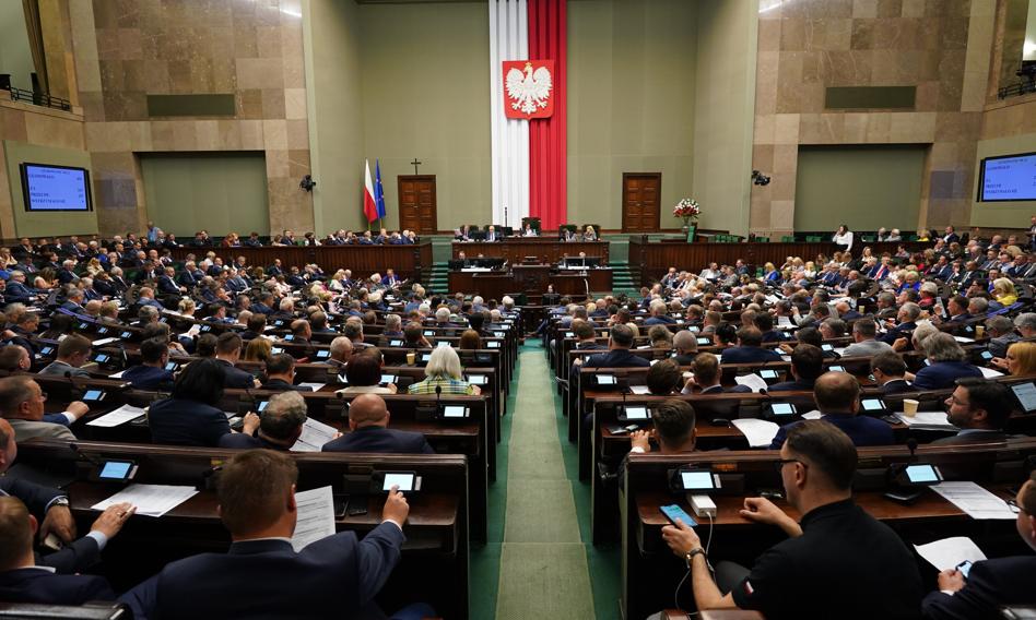 Sejm za udzieleniem rządowi absolutorium. PO i Lewica przeciwne