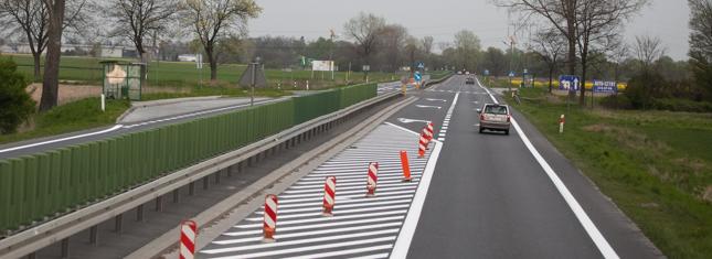 Polska poprawia bezpieczeństwo na drogach, ale wciąż jest w ogonie UE