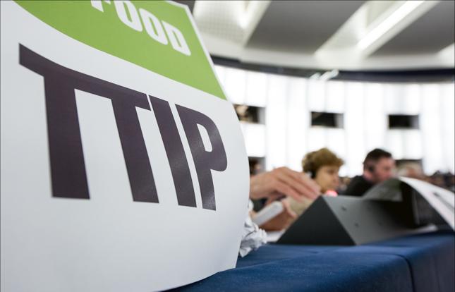 Protestujący przeciw CETA i TTIP: To protest przeciw wszechwładzy korporacji