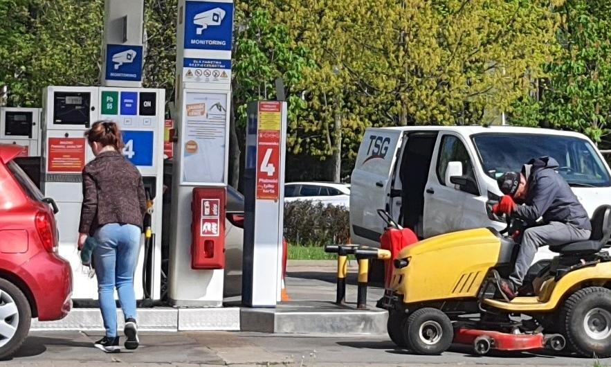 PiS ma plan na paliwa. Obniżenie akcyzy to tylko jeden z elementów