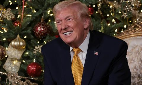 Trump tropi „złego Mikołaja” i życzy "Wesołych świąt" lewicowym szumowinom