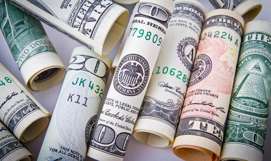 Kurs euro lekko w górę. Funt szuka dna