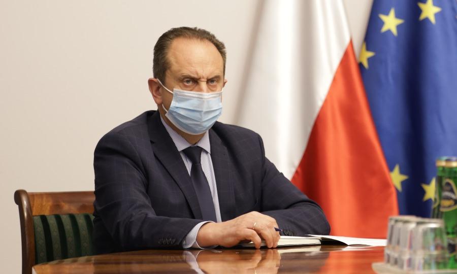 Hotel ministra działa mimo ograniczeń? Premier wezwał Gut-Mostowego na "rozmowę wyjaśniającą"
