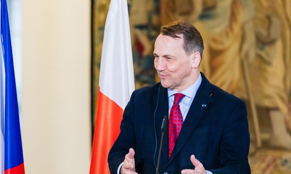 Sikorski o 100 dniach rządu: Polska zakończyła zbędne spory z KE