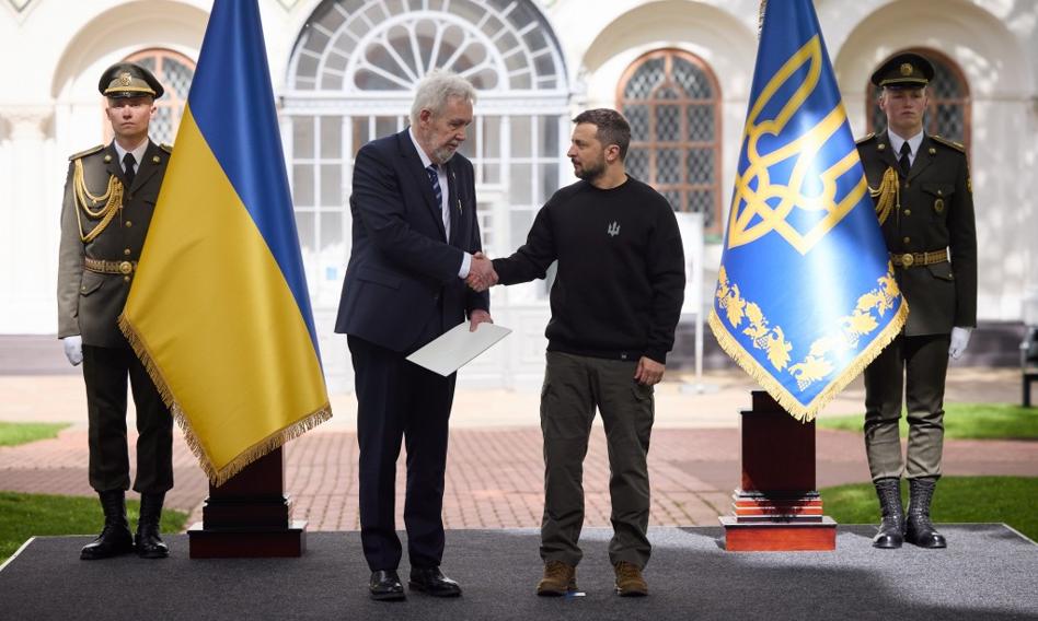 Prezydent Zełenski przyjął listy uwierzytelniające od ambasadora RP Jarosława Guzego