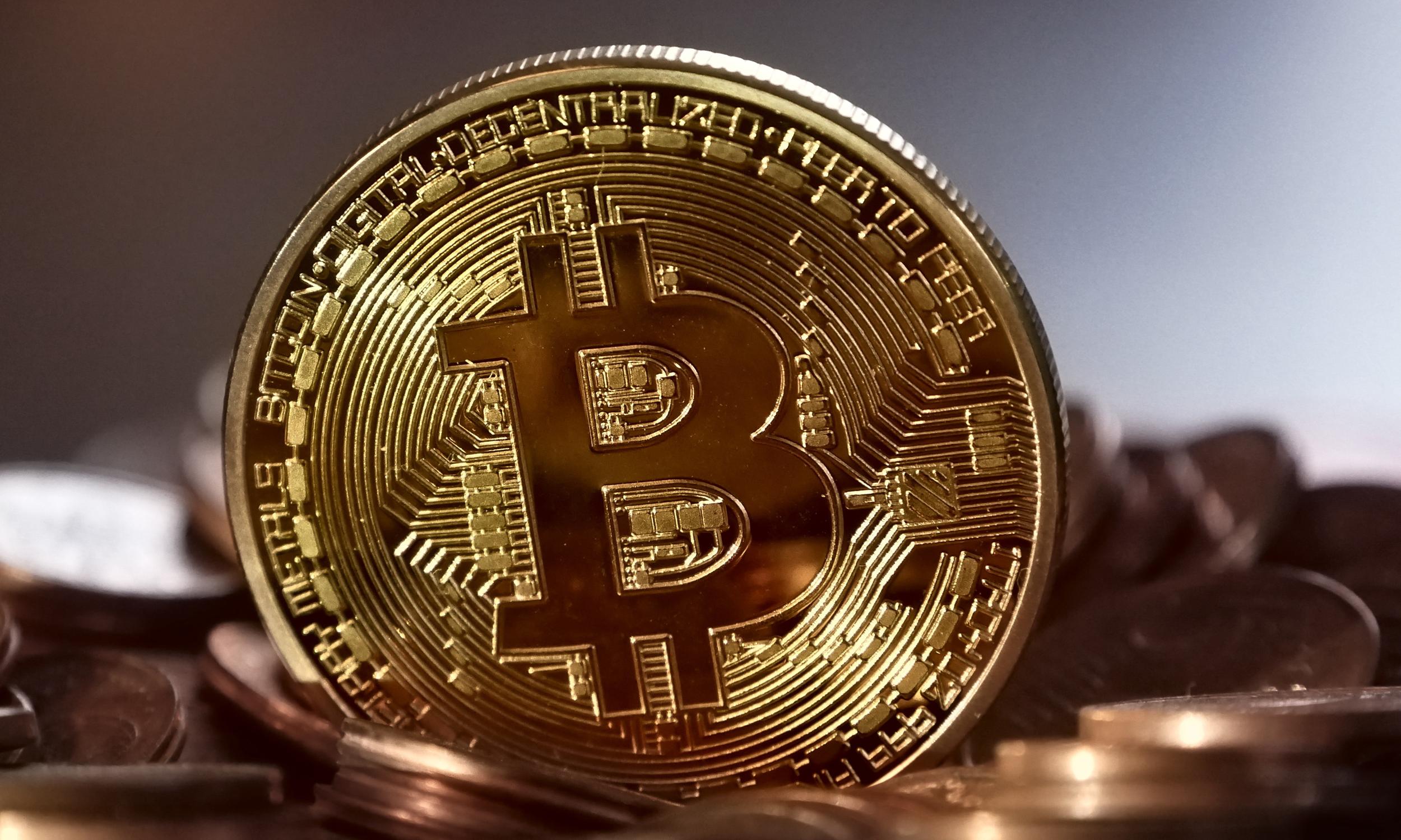 Bitcoin bije kolejne rekordy. Pierwsza kryptowaluta nigdy nie była tak  droga - Bankier.pl