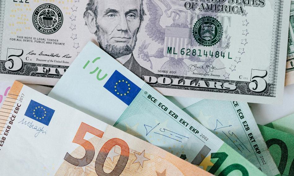 Kurs euro w górę po spadkach na giełdzie. Czy to początek korekty?