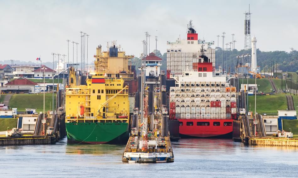 Korek na Kanale Panamskim zagrozi świątecznym dostawom. Nawet 4 mln dol. za przeprawę