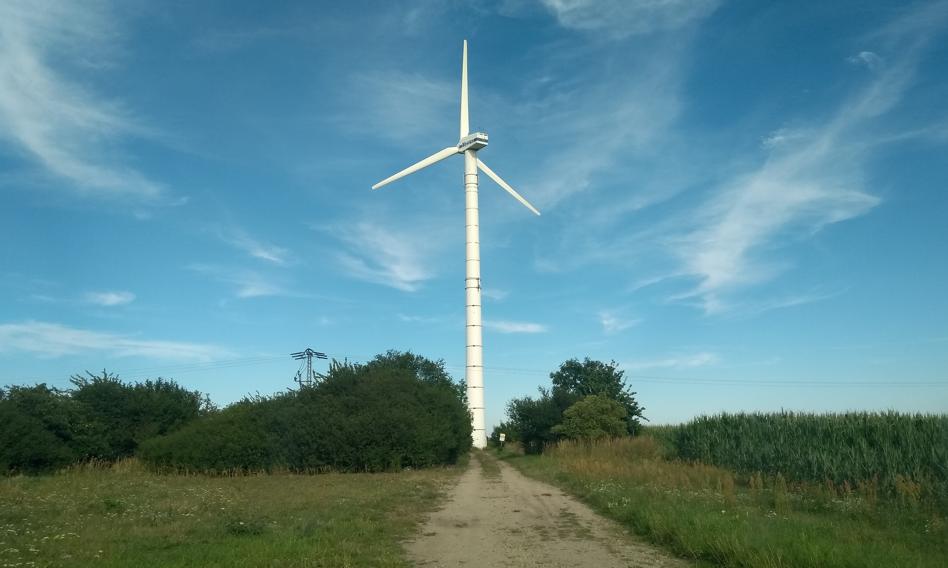 Nowe przepisy ws. elektrowni wiatrowych. Jak daleko od zabudowań?