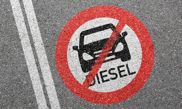 Zielony zwrot na drogach. Polacy zarejestrowali więcej elektryków niż diesli