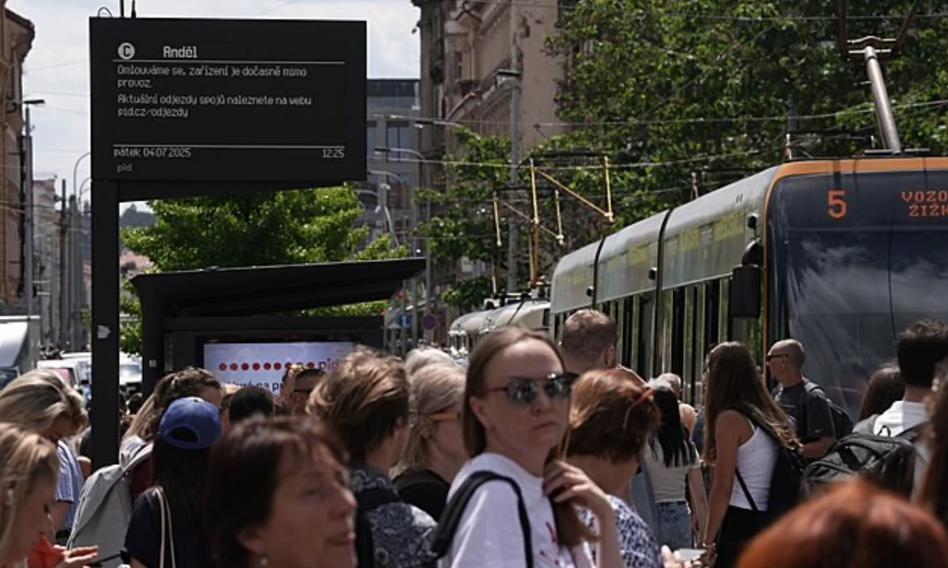 Blackout w Czechach. Część Pragi bez prądu. Stanął transport miejski, ludzie utknęli w windach