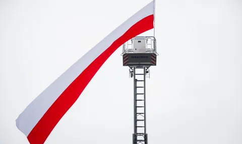 Narzekamy na politykę, ale żyje nam się świetnie. Polska podzielona na pół