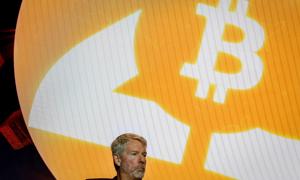 Bitcoin pod presją. Największy publiczny skarbiec dopuszcza sprzedaż BTC