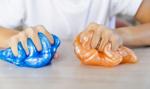 Hit sklepów zabawkowych pełen szkodliwych substancji? UOKiK wciął pod lupę slime
