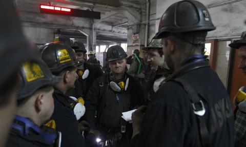 Górnicy z JSW walczą o nagrodę pieniężną i zapowiadają demonstrację w Warszawie