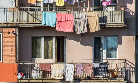 Balkon wyremontują, ale zakażą prania i papierosów? Czas na nowe przepisy