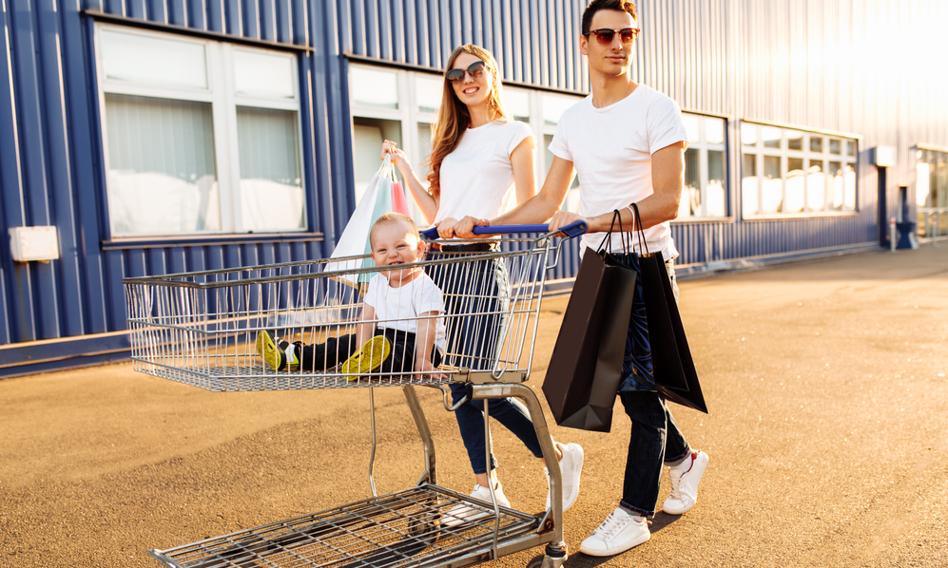 Tak pary dzielą się urlopem rodzicielskim. Minęły dwa lata od wdrożenia dyrektywy work-life balance