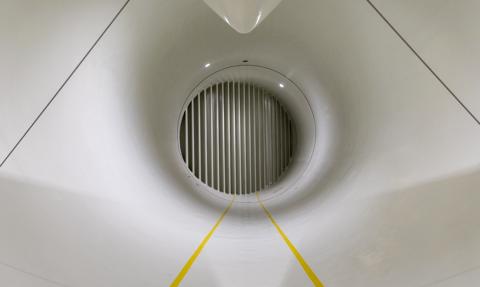 Wiatr pędzi tam z prędkością bolidu F1. Polska wydała 100 milionów na tunel