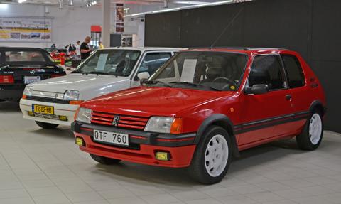 Europa przesiada się do mniejszych aut, a w Polsce wciąż rządzą crossovery i SUV-y