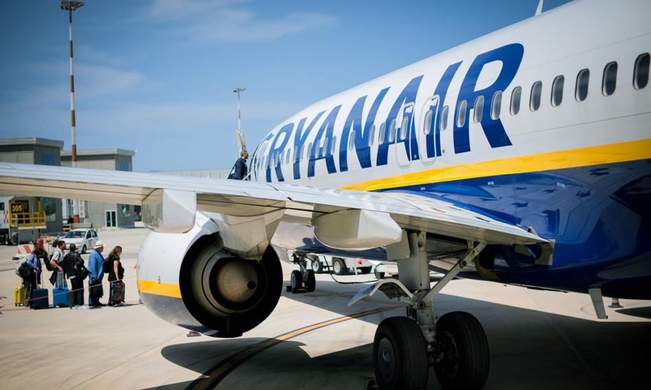 Brutalna zima dla linii lotniczych. Ryanair tnie zimowe loty i ostrzega pasażerów: ceny pójda w górę
