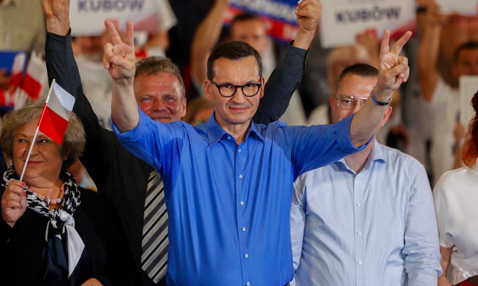 Morawiecki zachęca do udziału w wyborach... remontem remizy