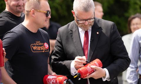 Braun oskarżony. W akcie jest mowa m.in. o zgaszeniu świec chanukowych