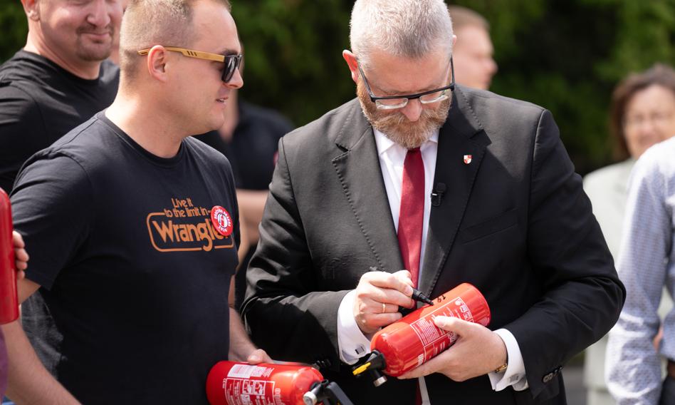 Braun oskarżony. W akcie jest mowa m.in. o zgaszeniu świec chanukowych