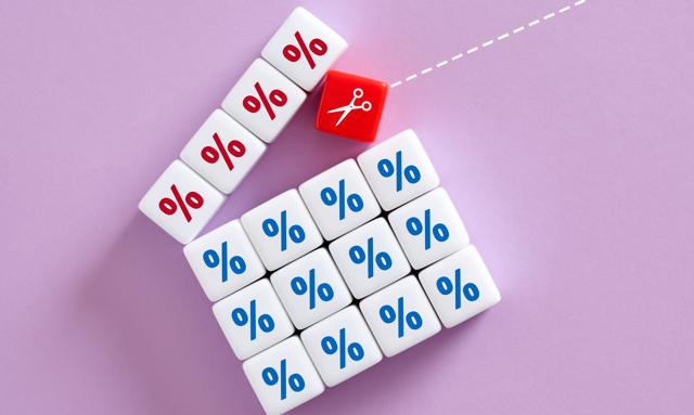 Fala cięć na lokatach półrocznych. Te oferty wciąż się wyróżniają