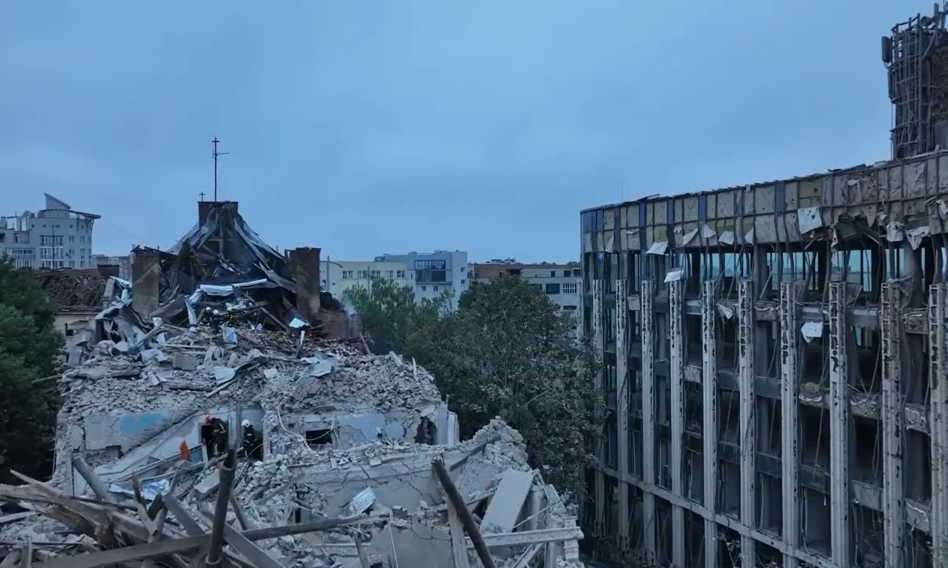 Lwów atakowany przez Rosję. Rakieta uderzyła w blok mieszkalny