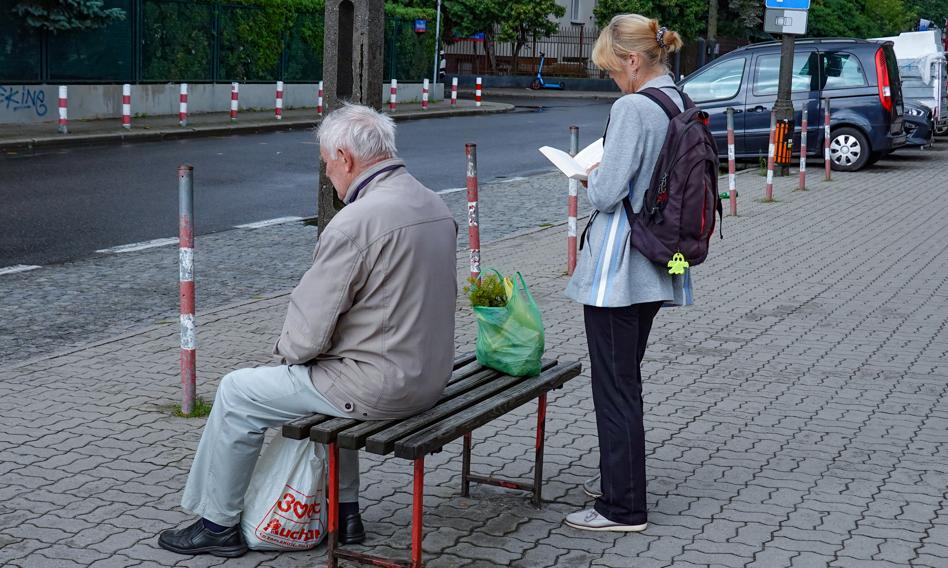 Polscy mężczyźni pracują 4 lata dłużej i żyją 8 lat krócej na emeryturze