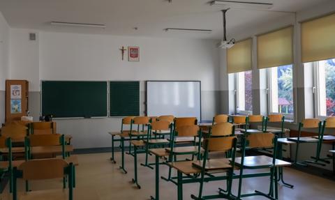 Plaga pustych ławek w czerwcu. Szkoły przegrywają z tanimi ofertami biur podróży